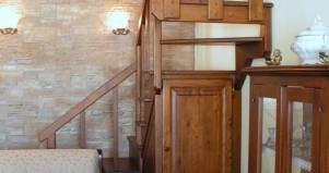 Scala-ripostiglio in legno design esclusivo